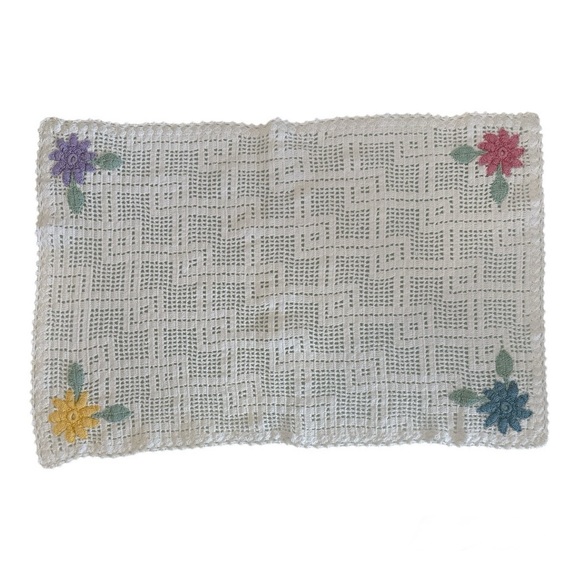 Vintage | Handcrafted | White Crochet Doilies with Flower Corner - Picture 2 of 8